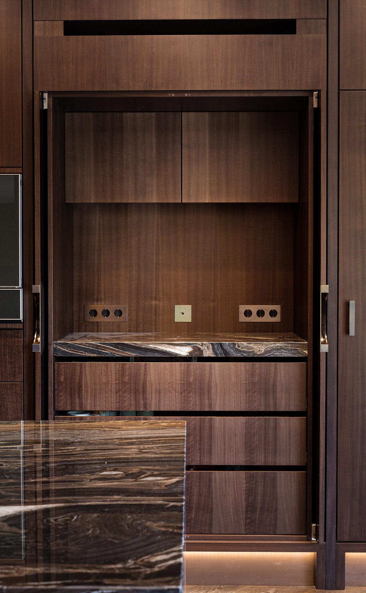 Villa P — Oak joinery niche