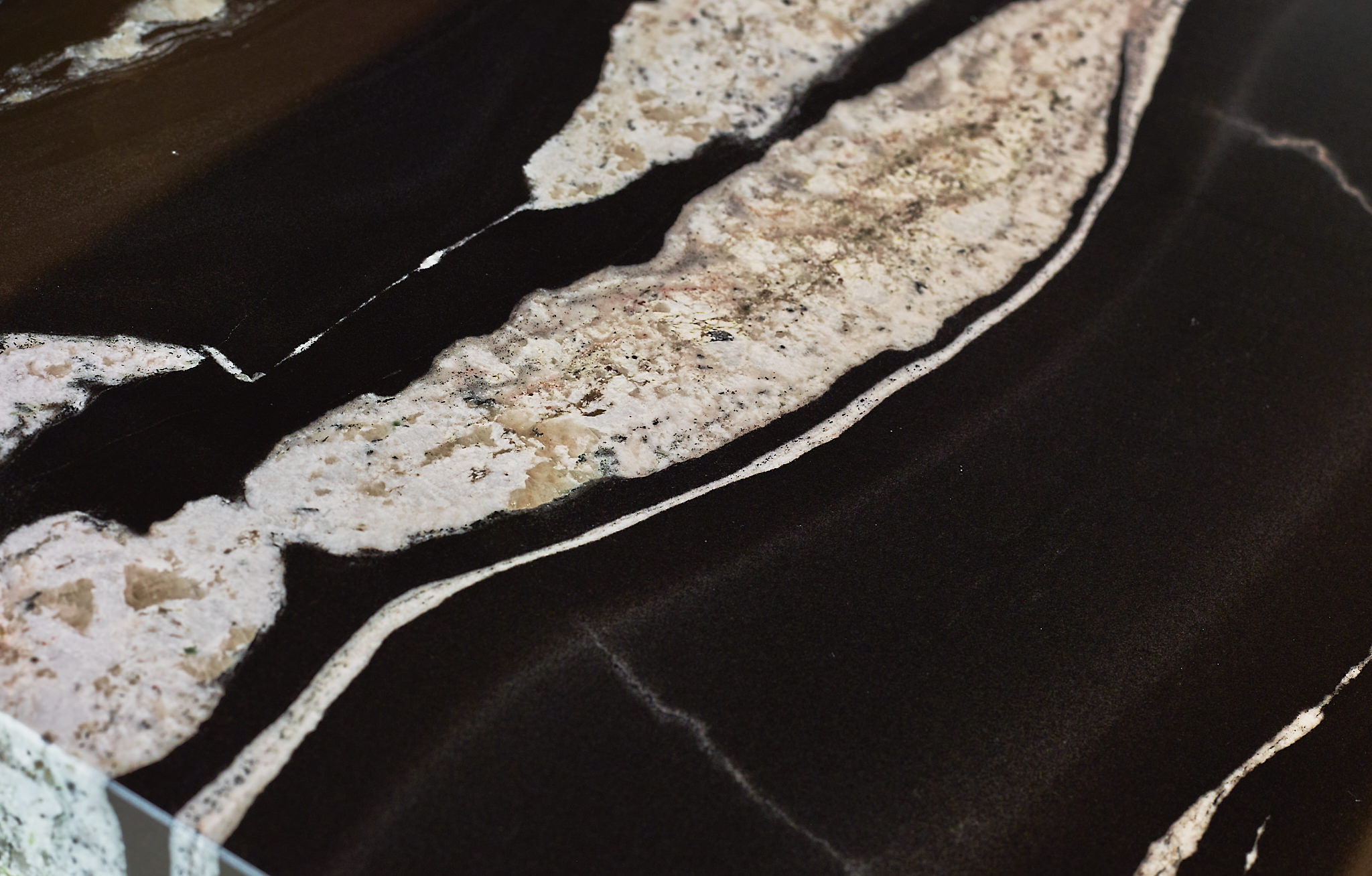 Estate H — Villa h stone veining closeup