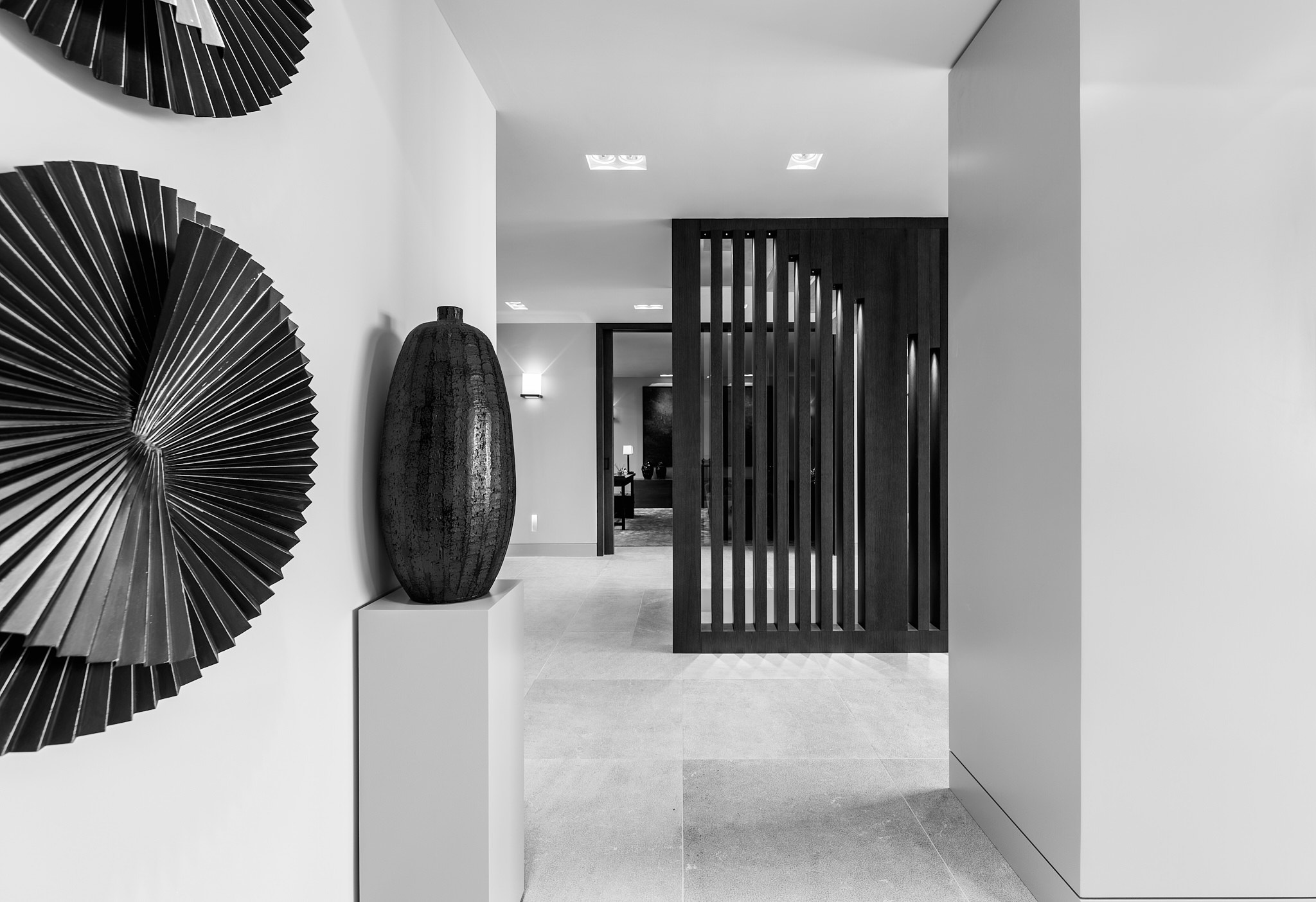 Miro 8 — Hallway art wood screen
