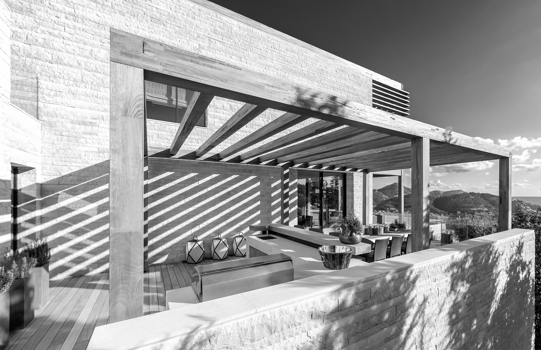 Miro 8 — Terrace pergola lounge