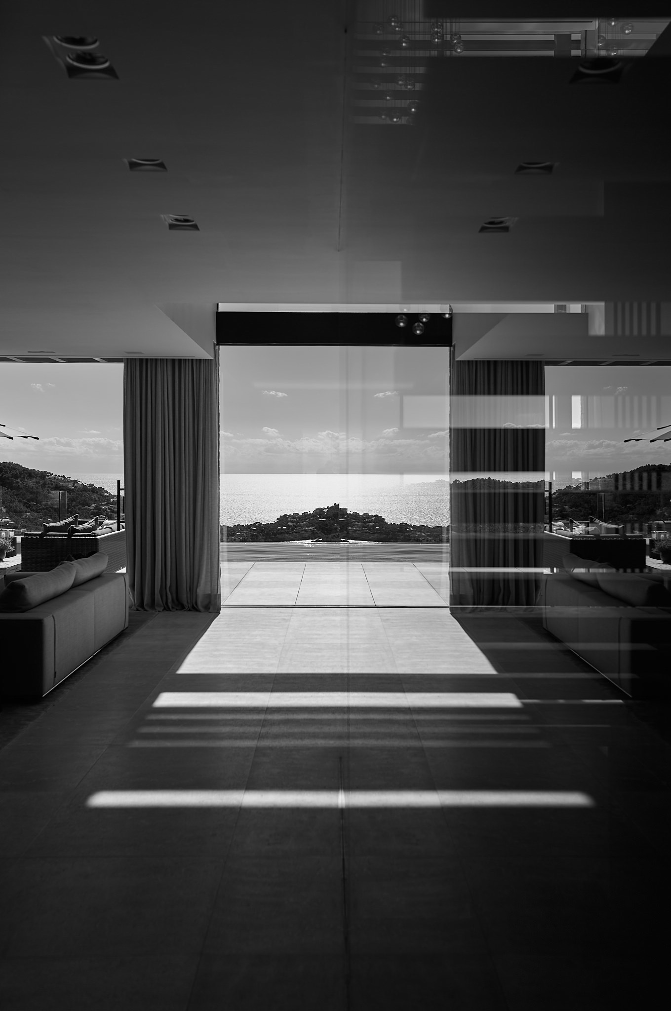 Miro 8 — Living hall sea view