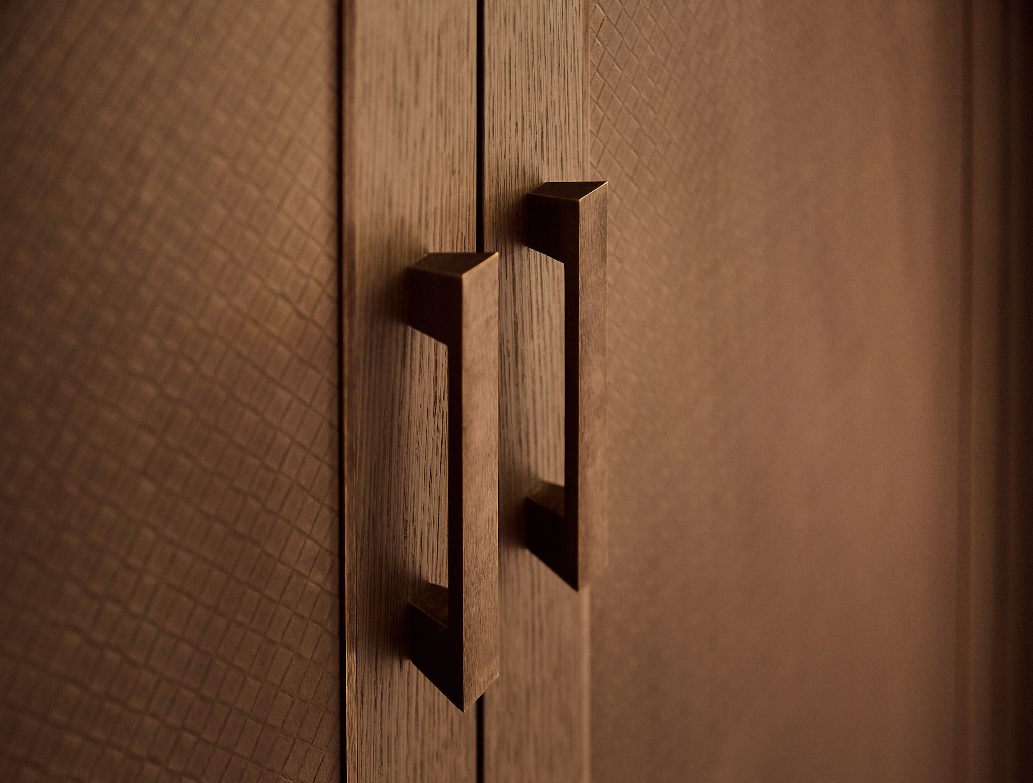 Villa W — Oak wardrobe handle