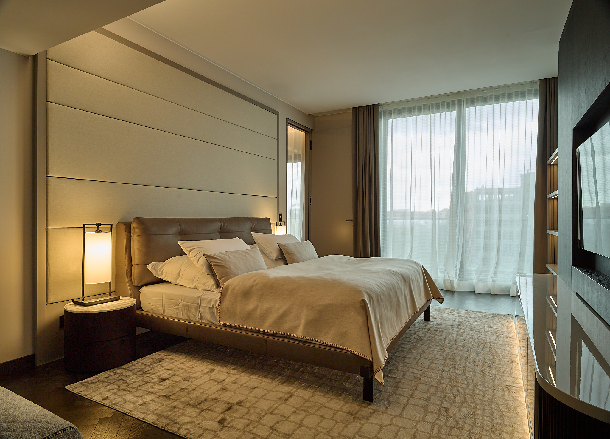 Penthouse M — Bedroom upholstered