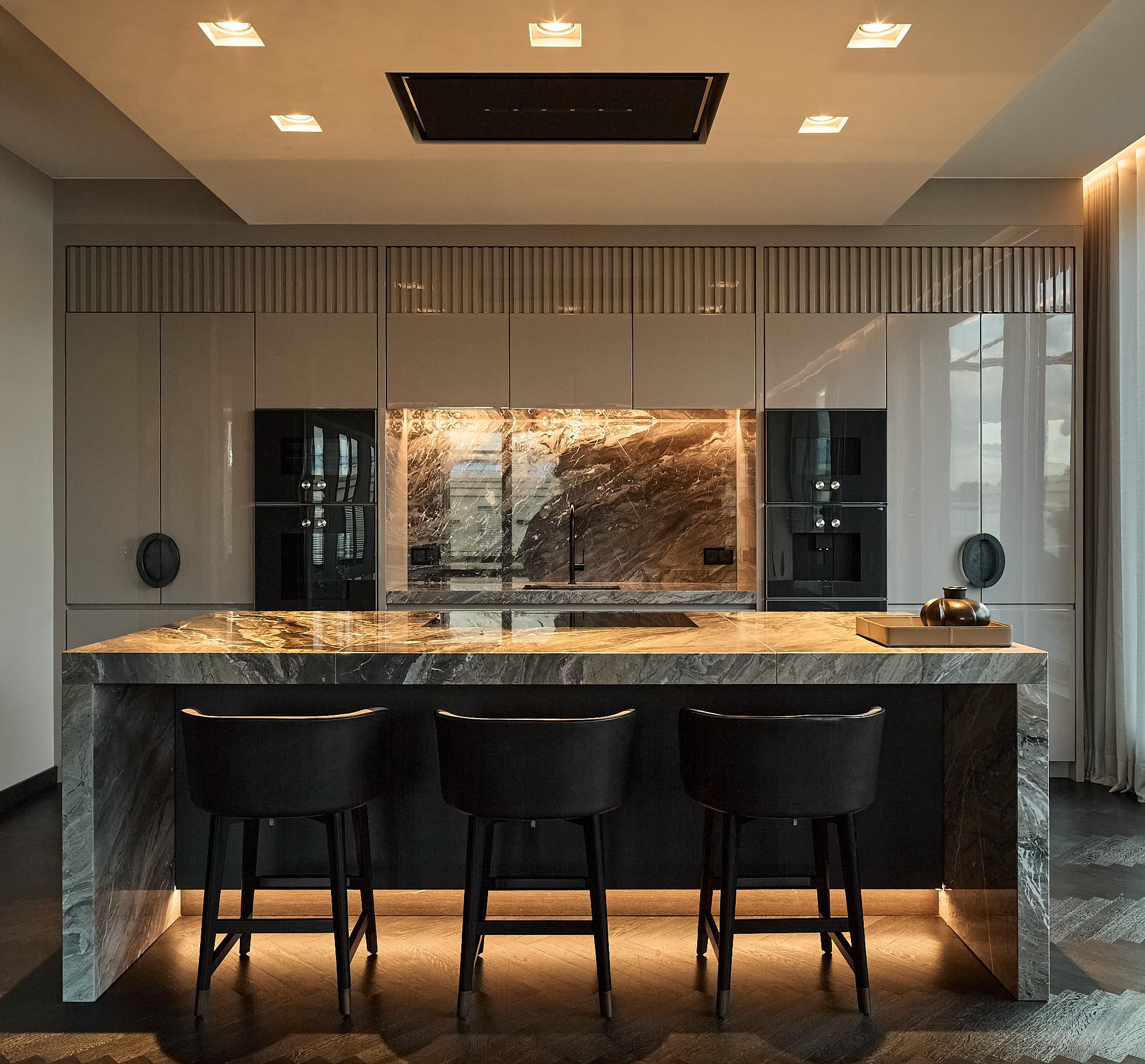 Penthouse M — Kitchen island frontal