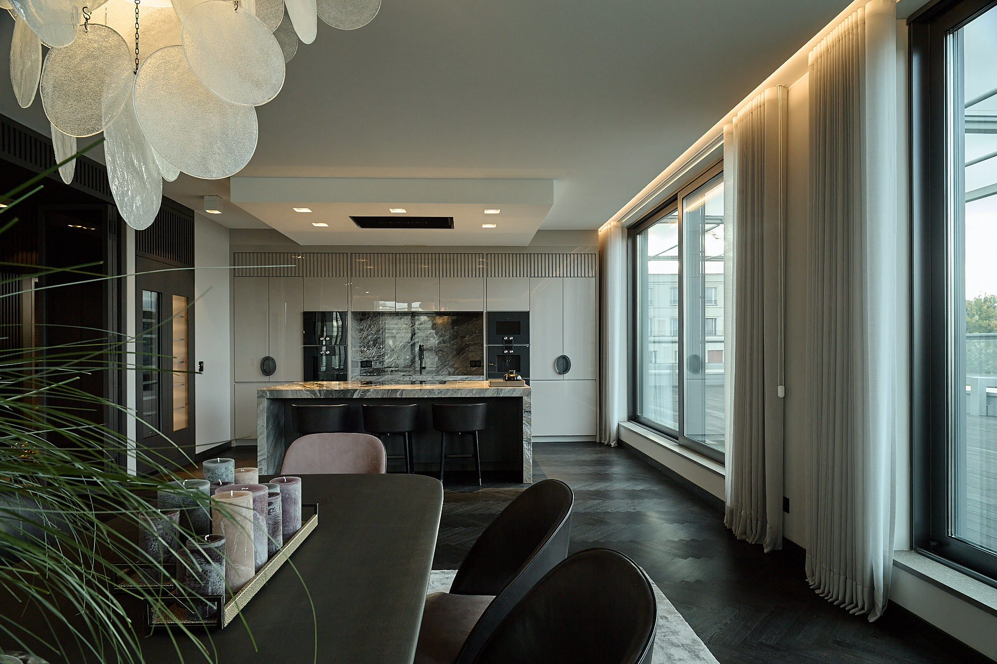 Penthouse M — Open kitchen dining