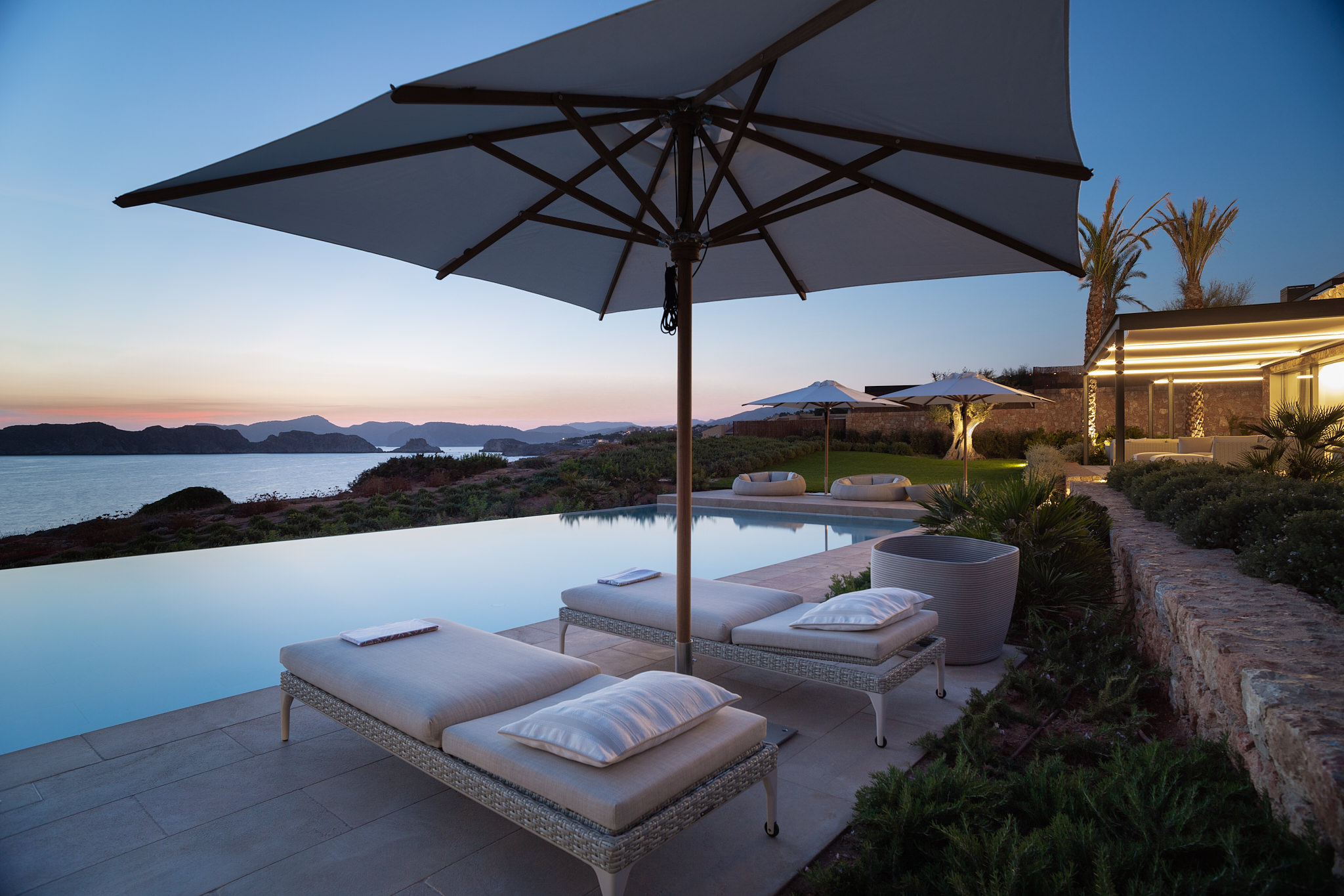 Seaside Villa CA — Infinity pool sunset