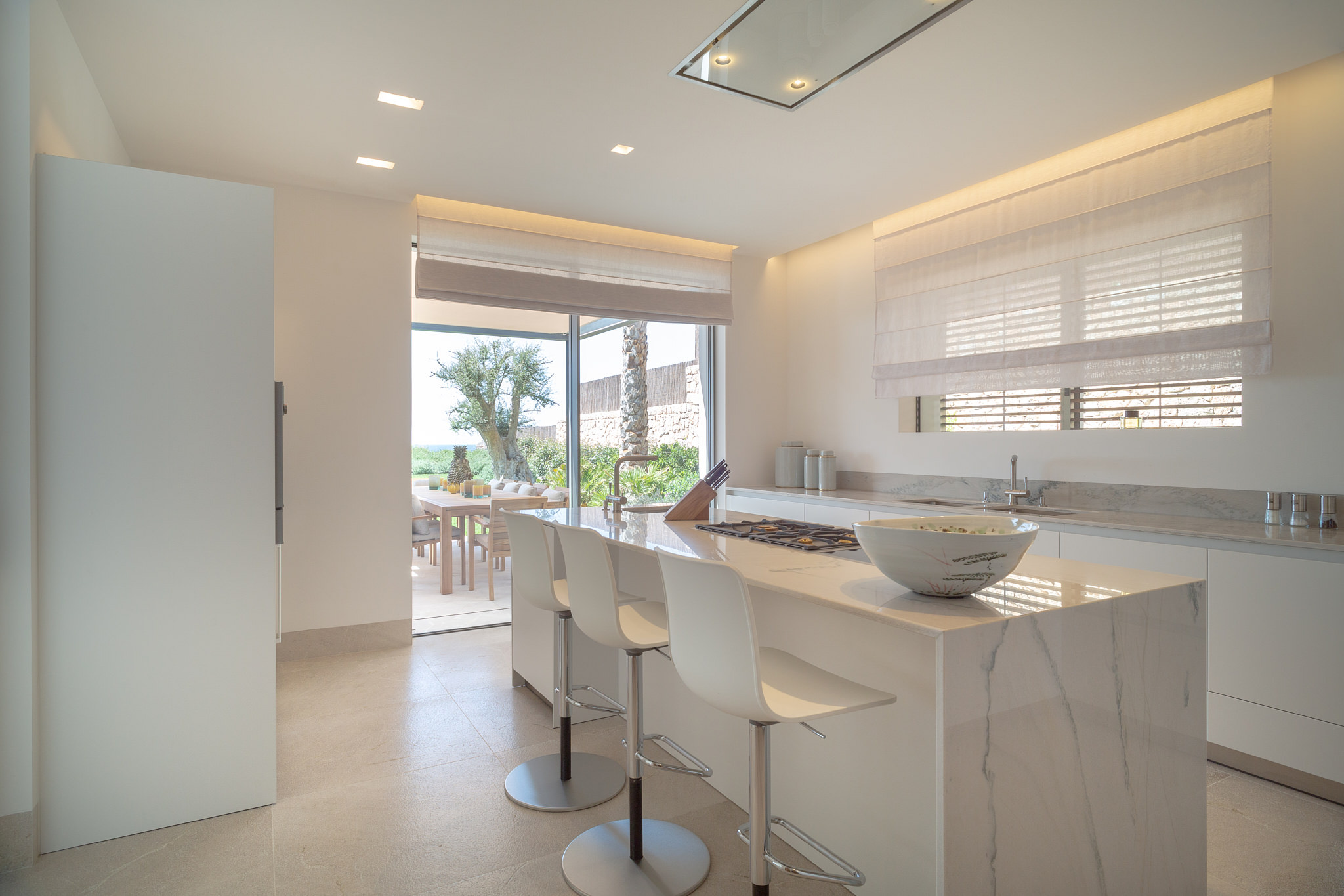 Seaside Villa CA — White kitchen