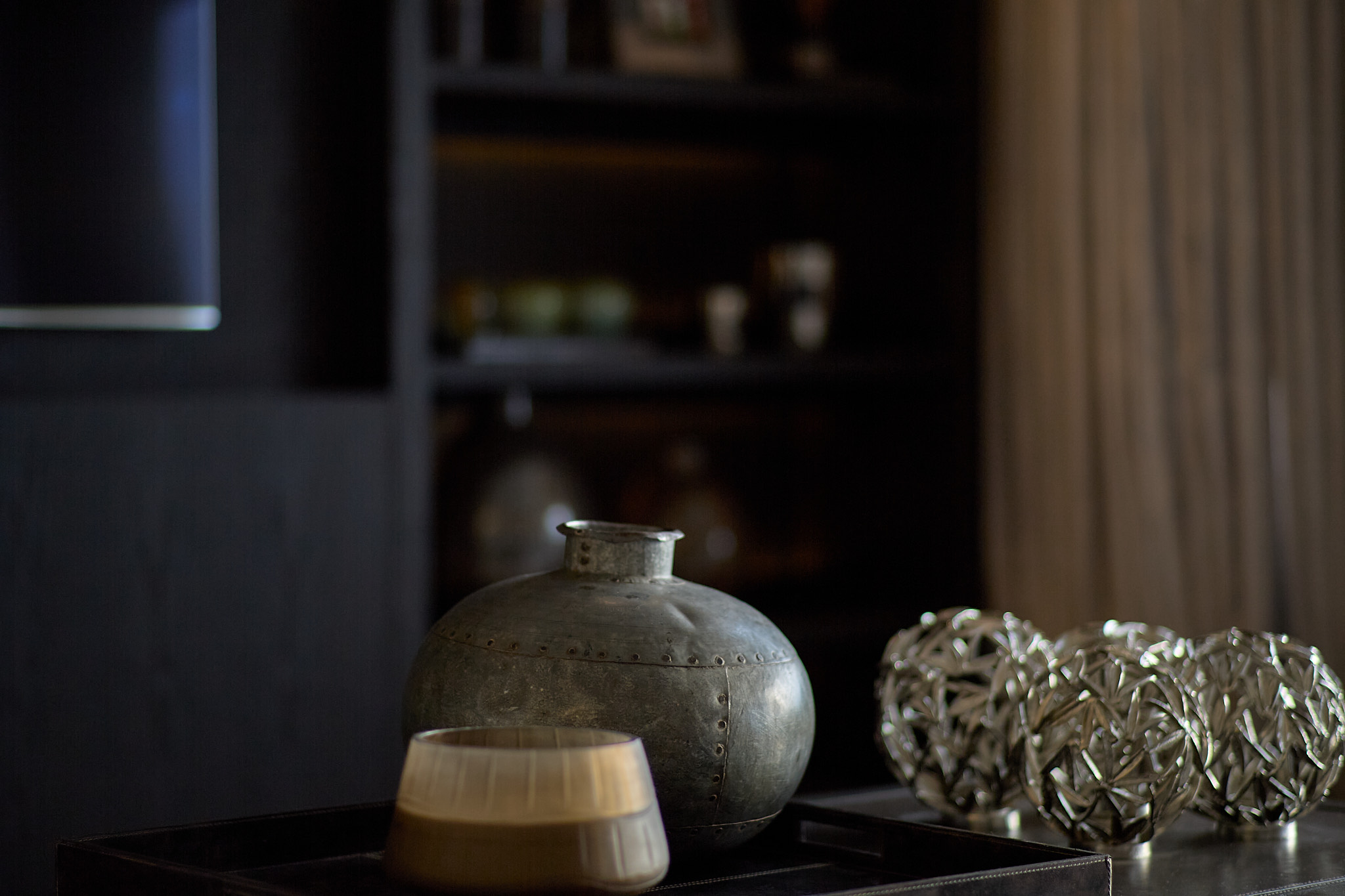 Apartment CA — Dark vase wicker spheres