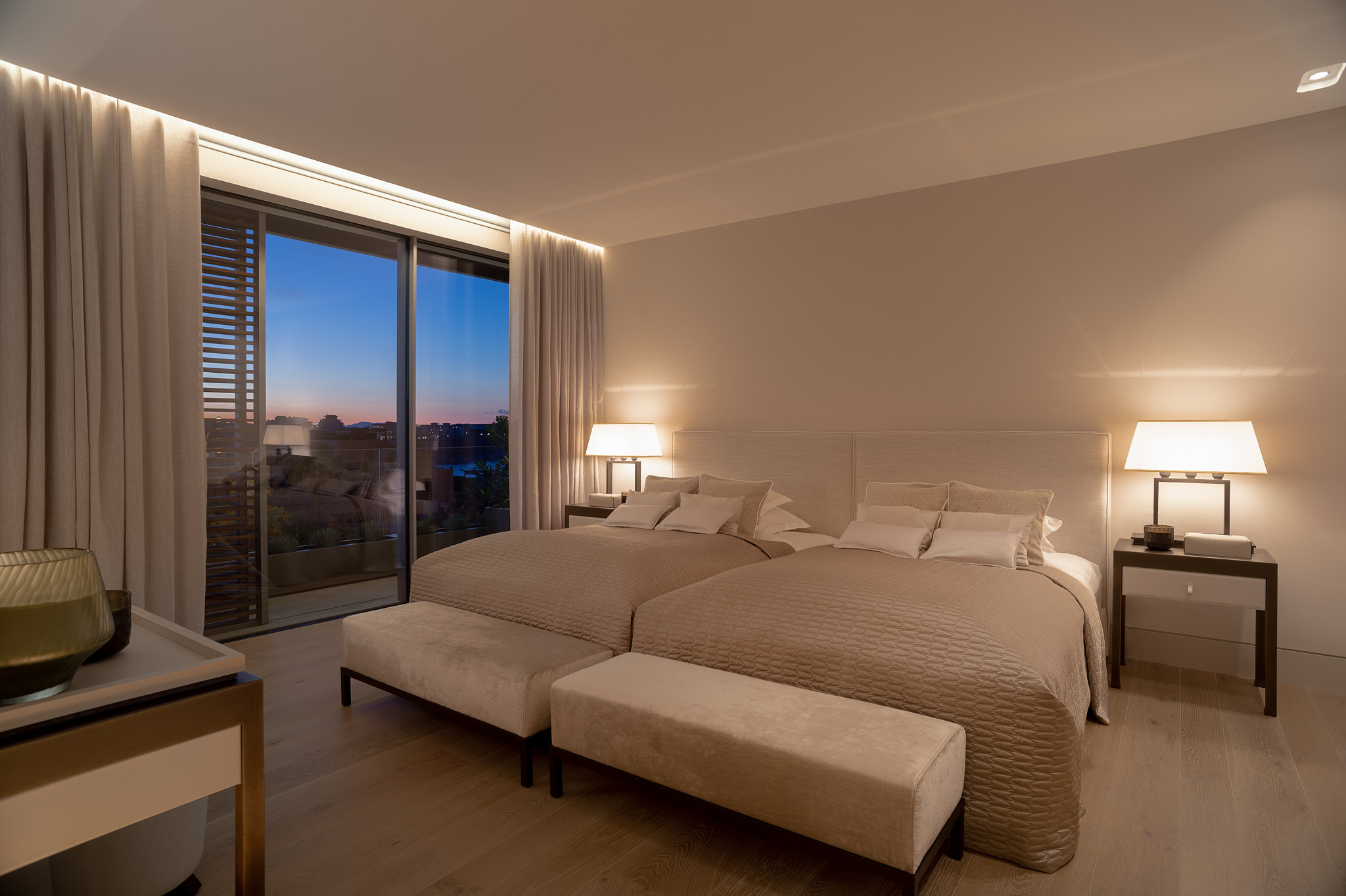 Penthouse CA — Master bedroom dusk
