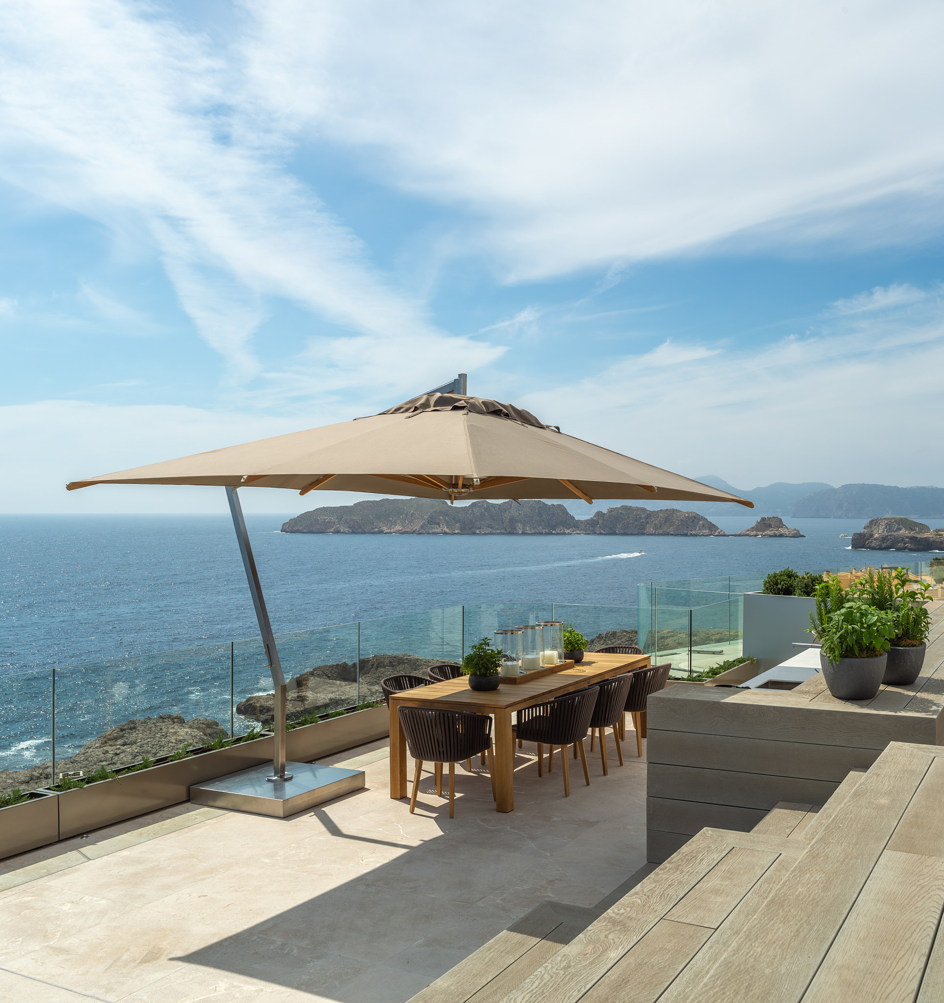 Penthouse CA — Rooftop dining islands