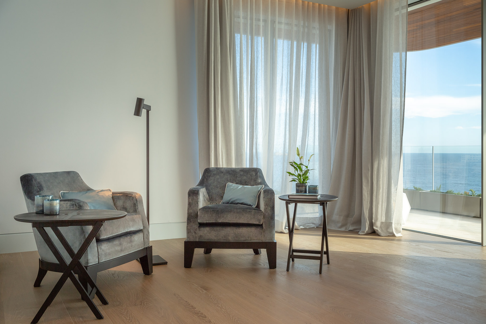 Penthouse CA — Armchairs sea curtains