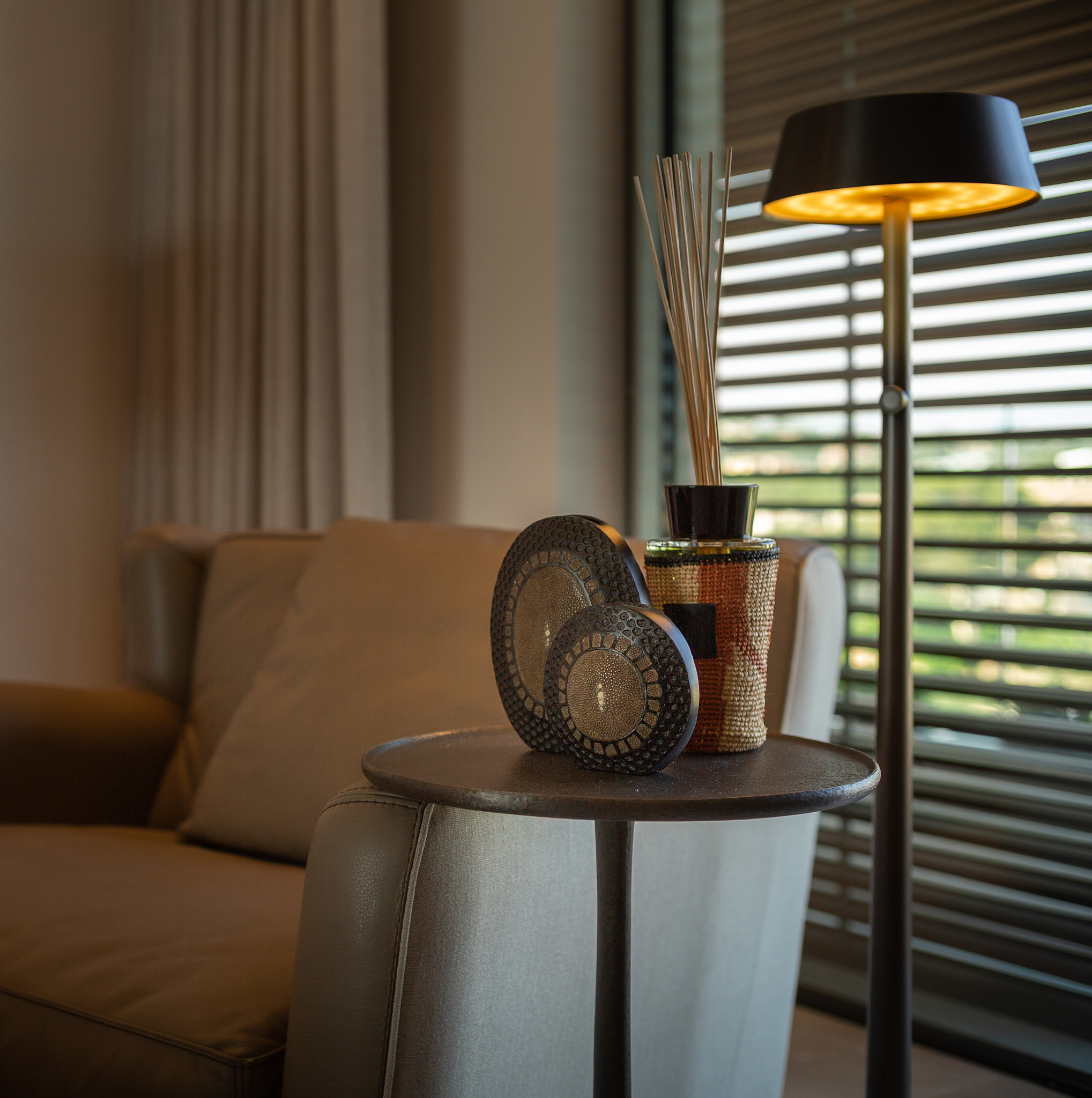 Penthouse CA — Side table lamp blinds